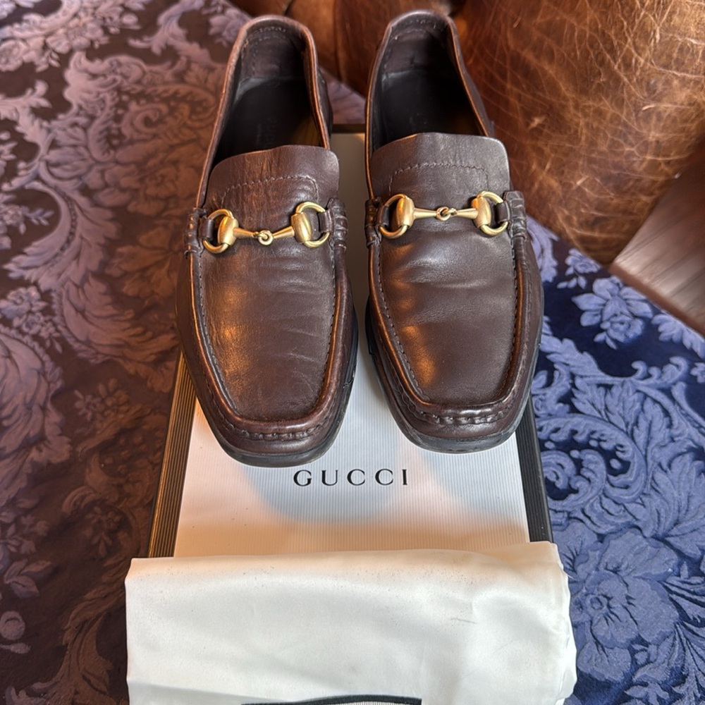 Gucci Women’s Brown Leather Loafers with Gold Trim with original box Excellent